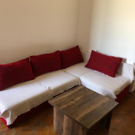 Lovely 1 Bedroom Apartment Close To Old Town Bucarest Esterno foto