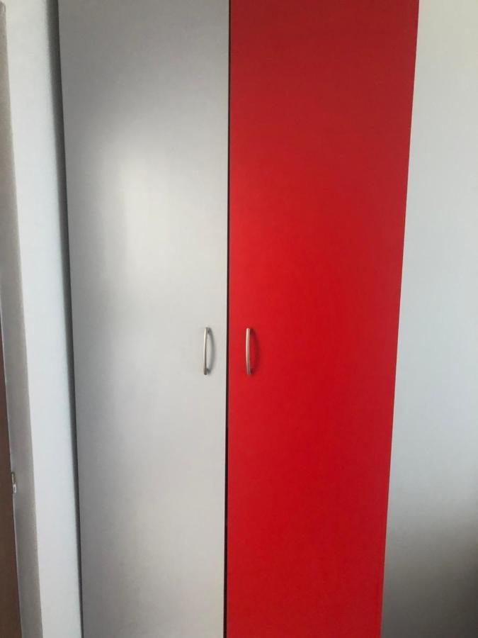 Lovely 1 Bedroom Apartment Close To Old Town Bucarest Esterno foto
