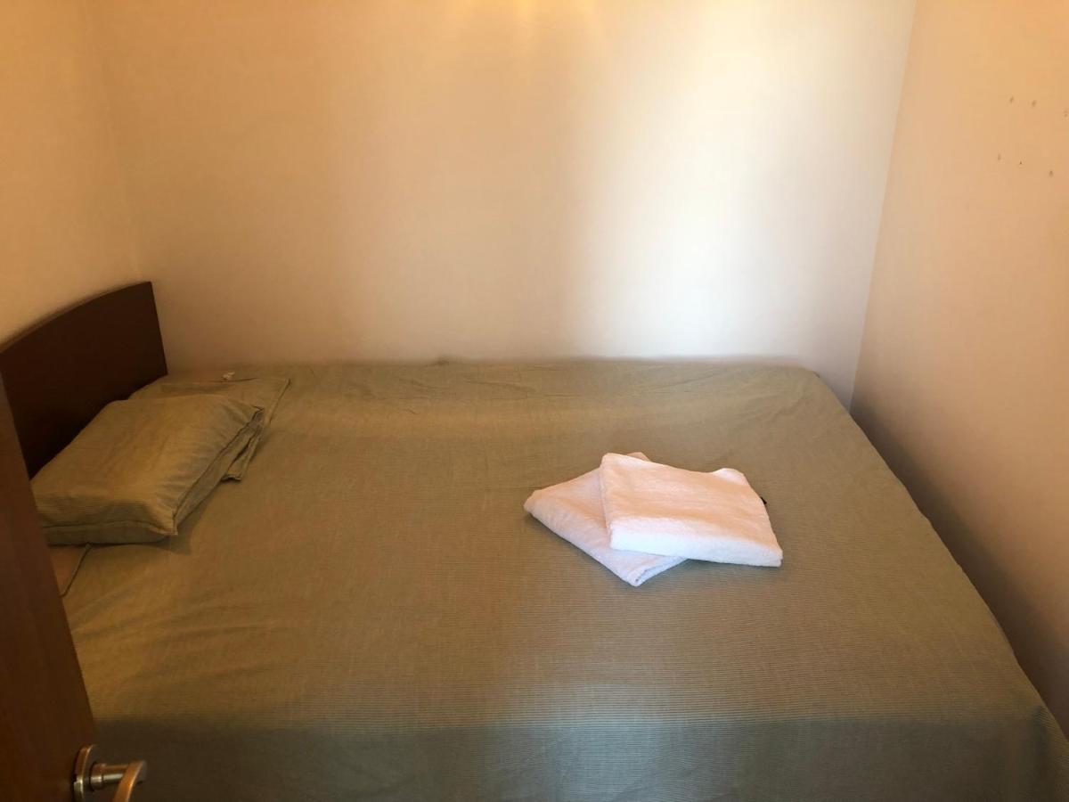 Lovely 1 Bedroom Apartment Close To Old Town Bucarest Esterno foto