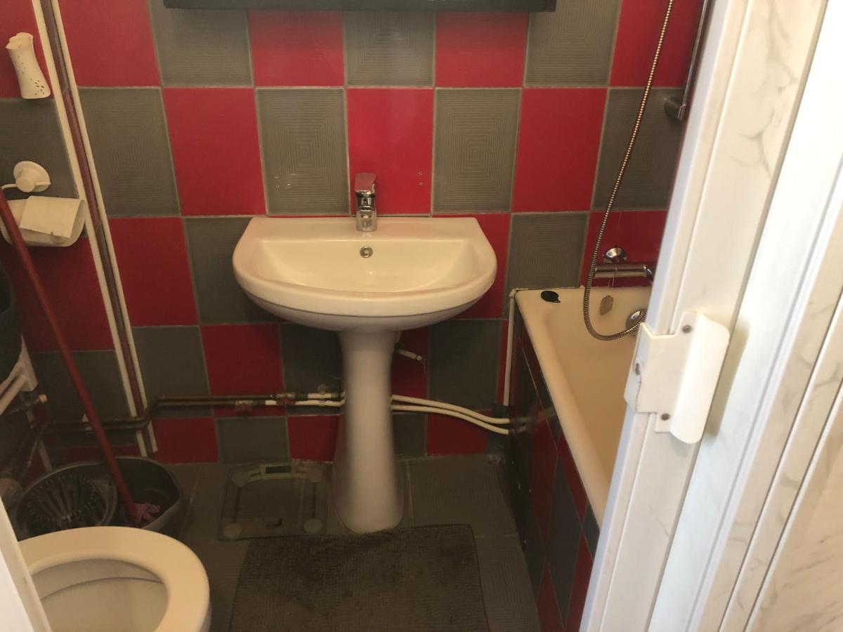 Lovely 1 Bedroom Apartment Close To Old Town Bucarest Esterno foto