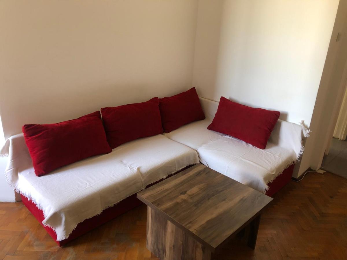 Lovely 1 Bedroom Apartment Close To Old Town Bucarest Esterno foto
