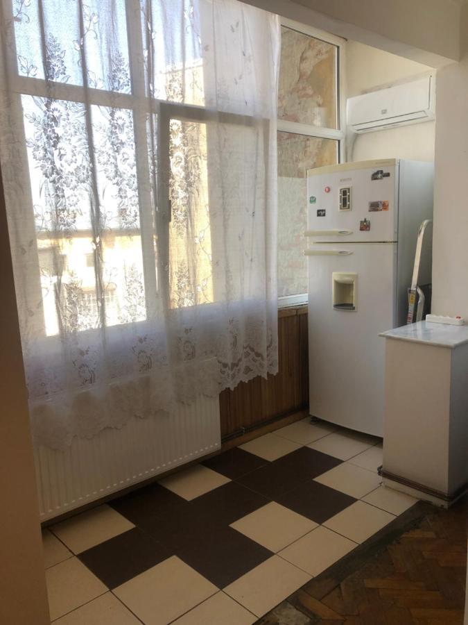 Lovely 1 Bedroom Apartment Close To Old Town Bucarest Esterno foto