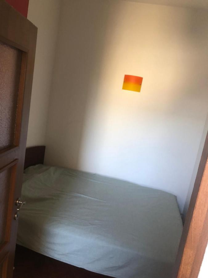 Lovely 1 Bedroom Apartment Close To Old Town Bucarest Esterno foto