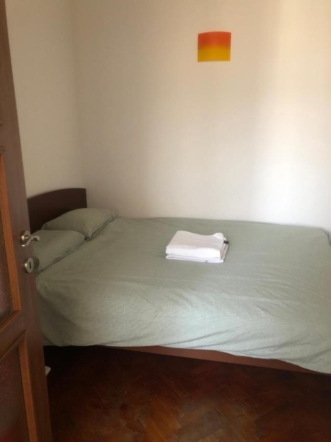 Lovely 1 Bedroom Apartment Close To Old Town Bucarest Esterno foto