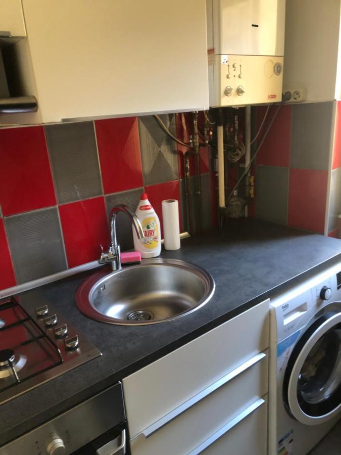 Lovely 1 Bedroom Apartment Close To Old Town Bucarest Esterno foto