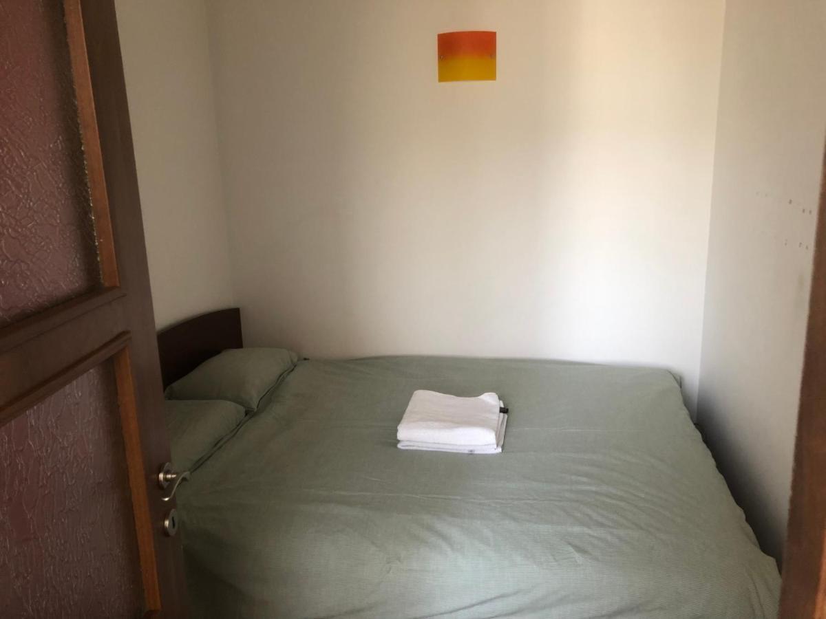 Lovely 1 Bedroom Apartment Close To Old Town Bucarest Esterno foto